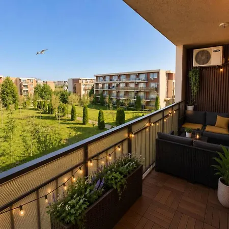 Apartmán Two-bedroom With A Cozy Balcony