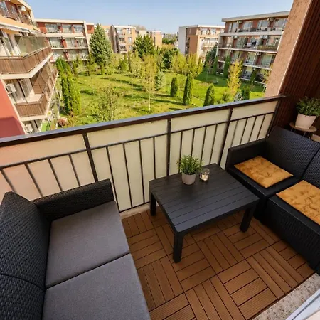 Apartmán Two-bedroom With A Cozy Balcony *