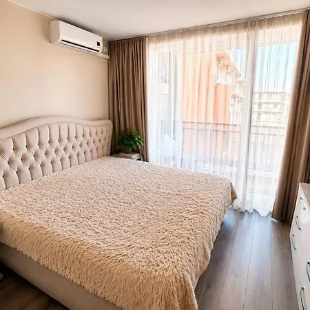 Apartmán Two-bedroom With A Cozy Balcony *